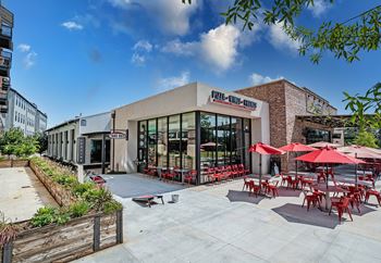 Retail & restaurants